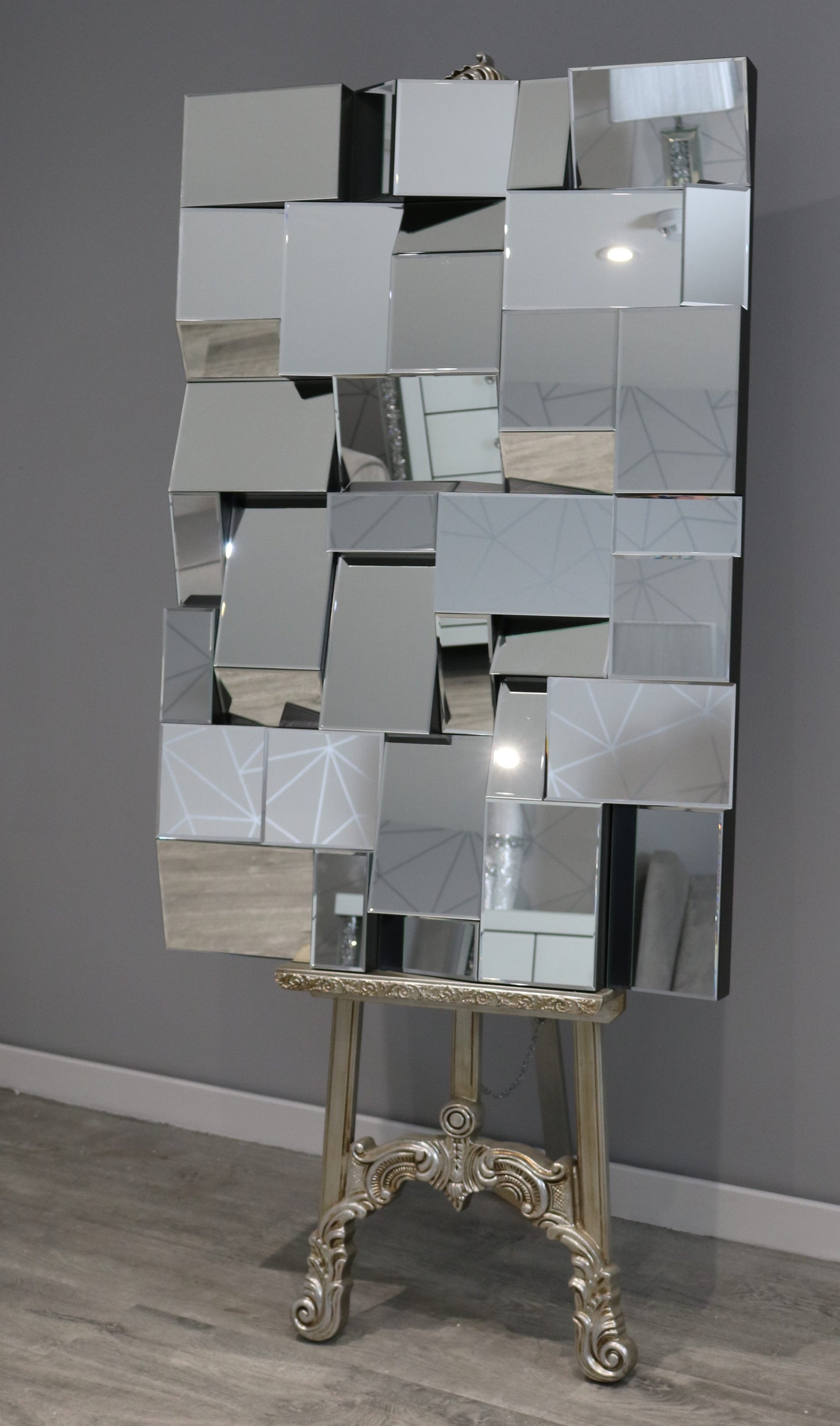 Eathquake Mirror